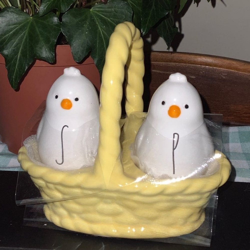 Rae Dunn Chicks in a Basket Salt & Pepper Shakers - Picture 3 of 6